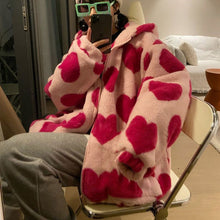 Load image into Gallery viewer, Women&#39;s Heart Printed Plush Jacket
